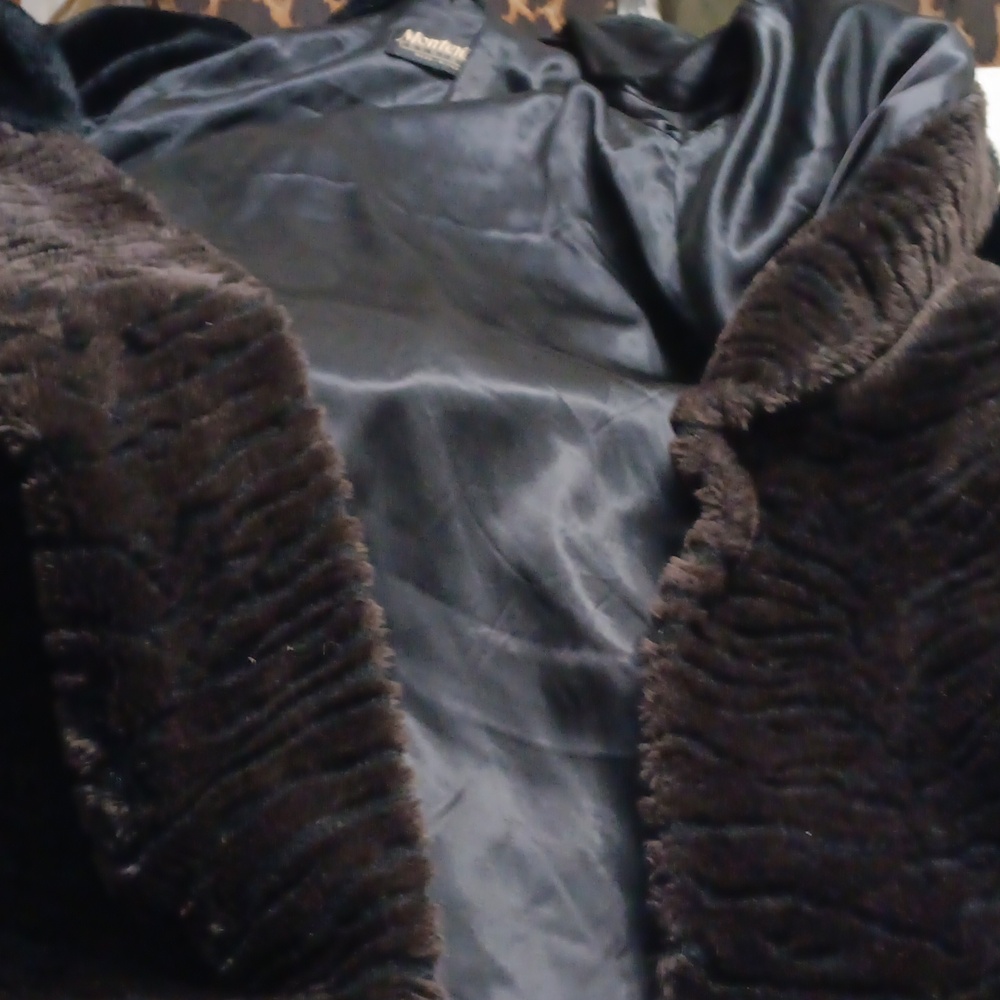 Monterey Fashion FAUX fur Coat. - Picture 9 of 10